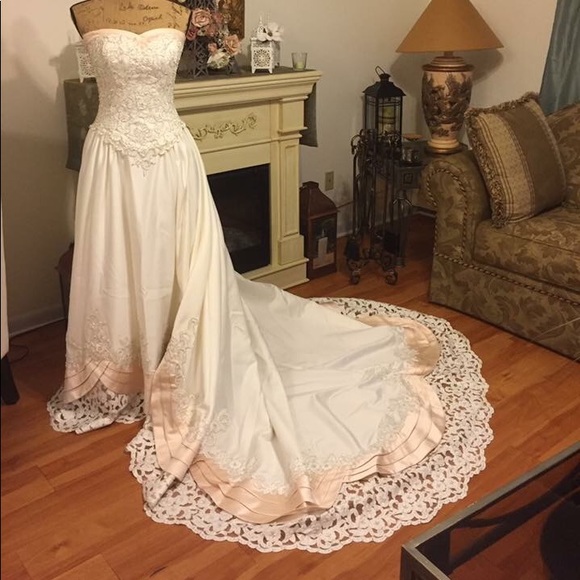 DaVinci Satin Sweetheart Ball Gown Beaded Lace - Picture 7 of 8